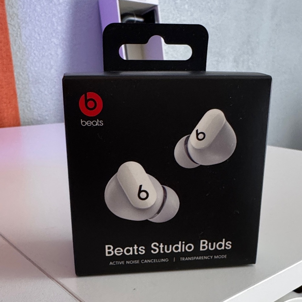 Beats by Dre Studio Buds - White